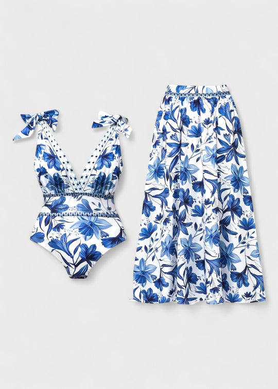Maillot de bain bleu bohème à fleurs avec décolleté en V et jupe, lacé devant