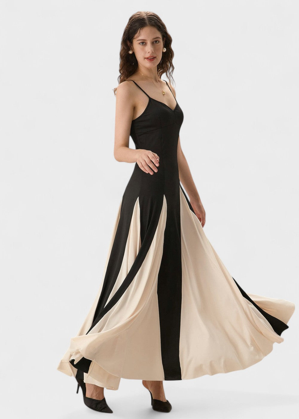 Robe noire à fines bretelles