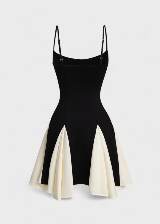 Robe noire à fines bretelles